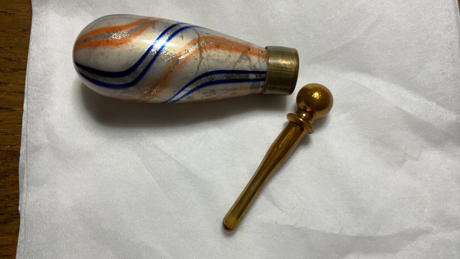 Bijzonder mooi Antiek Duits Handgeblazen Glazen Parfumflesje, Ophalen of Verzenden
