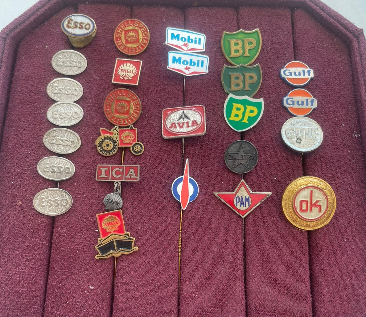 22x Vintage Benzinespeldjes Esso Shell BP Mobil PAM Caltex, Verzamelen, Ophalen, Zo goed als nieuw, Merk, Speldje of Pin