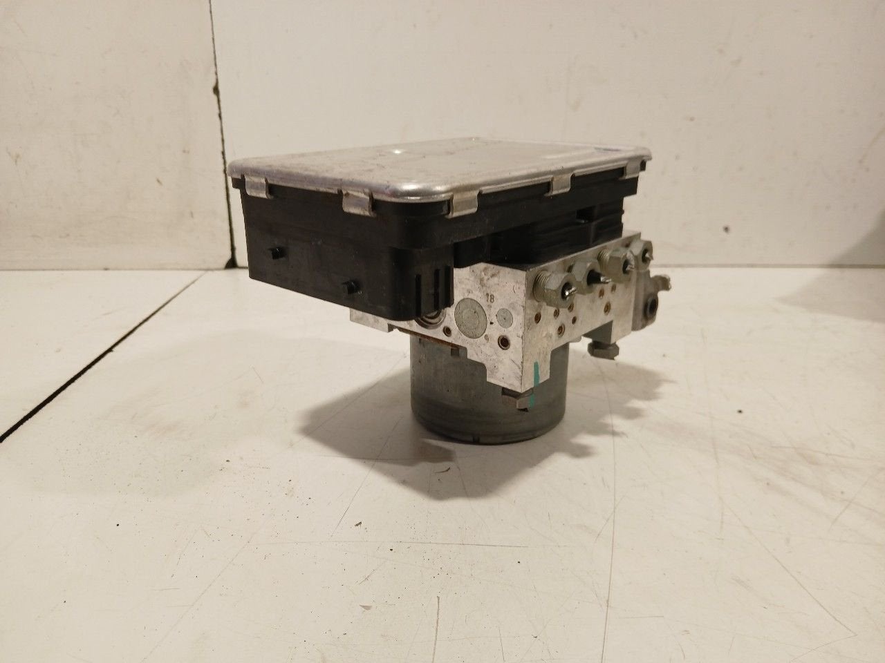 Abs pomp Volvo S60, Onderdelen@venauto.nl, Van der Ven Autorecycling B.V., Gebruikt, Ettenseweg 76, 4706 PB Roosendaal, The Netherlands