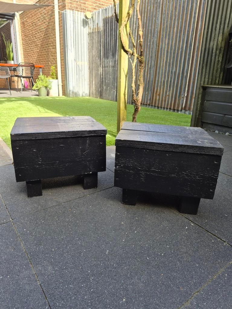 Zwarte houten krukjes/bijzettafels van steigerhout, Ophalen, Gebruikt