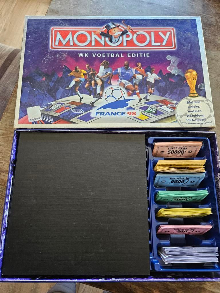 Monopoly WK Voetbal Editie France 98, Hobby en Vrije tijd, Gezelschapsspellen | Bordspellen, Vijf spelers of meer, Ophalen of Verzenden