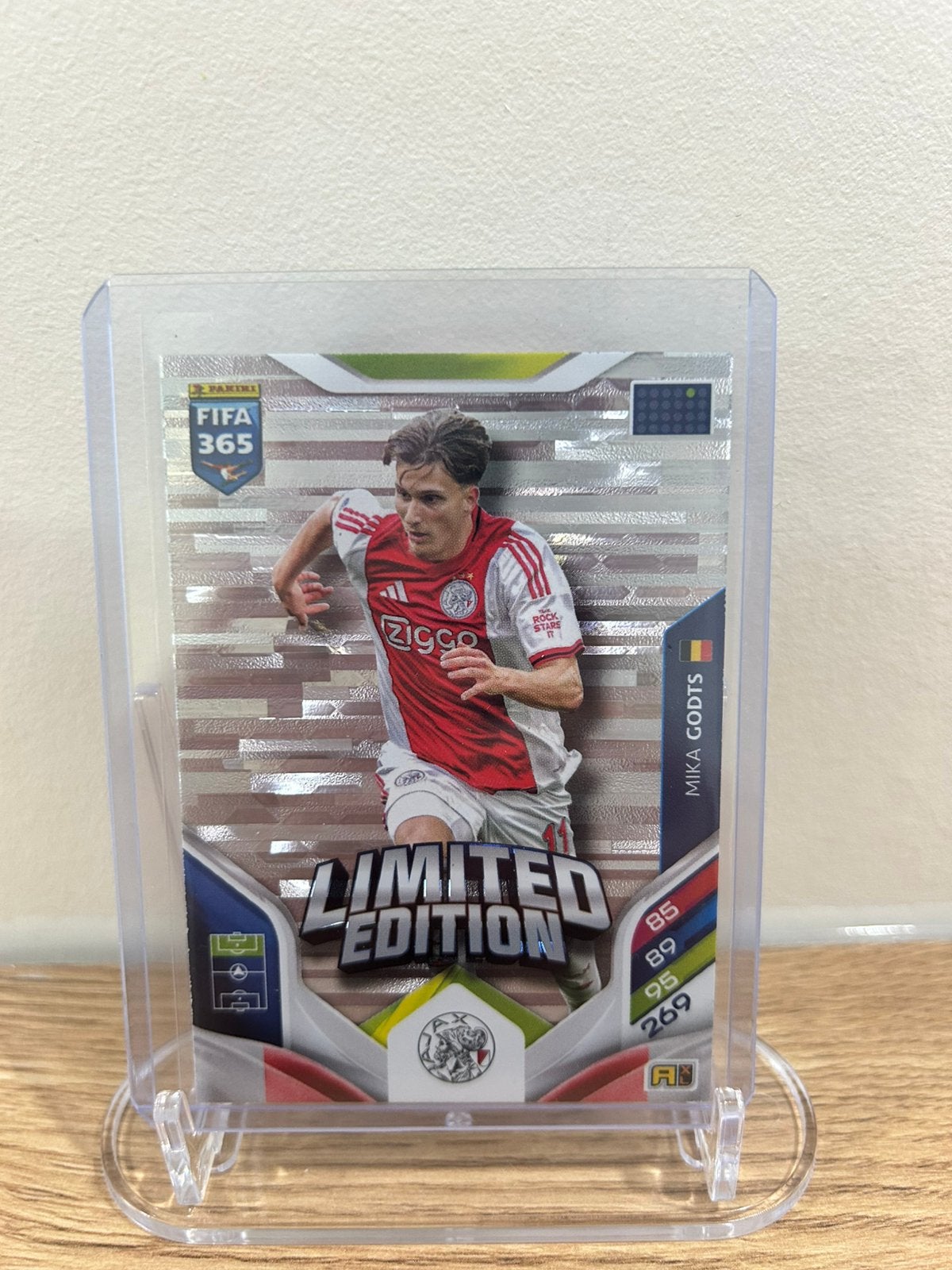 Panini FIFA 365 2025 - Mika Godts - Limited Edition - (#), Hobby en Vrije tijd, Stickers en Plaatjes, Ophalen of Verzenden, Nieuw