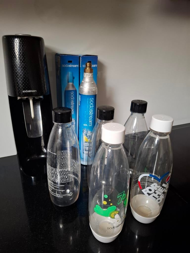 Sodastream complete set met cilinders en flessen, Witgoed en Apparatuur, Bruiswatermachines, Zo goed als nieuw, Ophalen of Verzenden