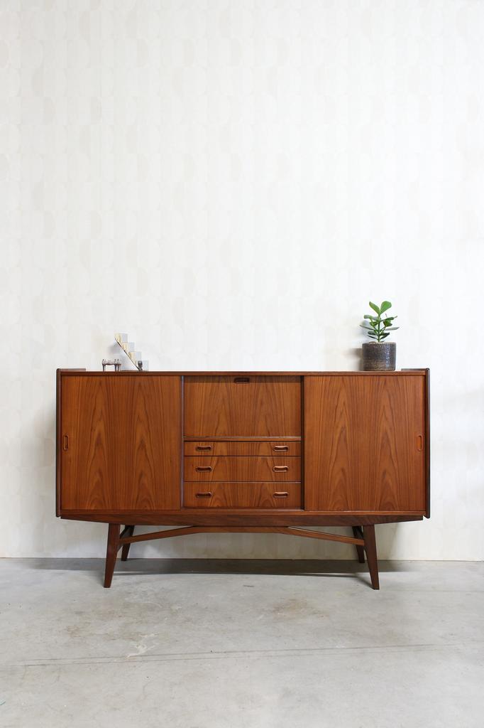 Vintage teak kast Deens design wandkast jaren 60 dressoir, 150 tot 200 cm, Zo goed als nieuw, Met deur(en), 25 tot 50 cm