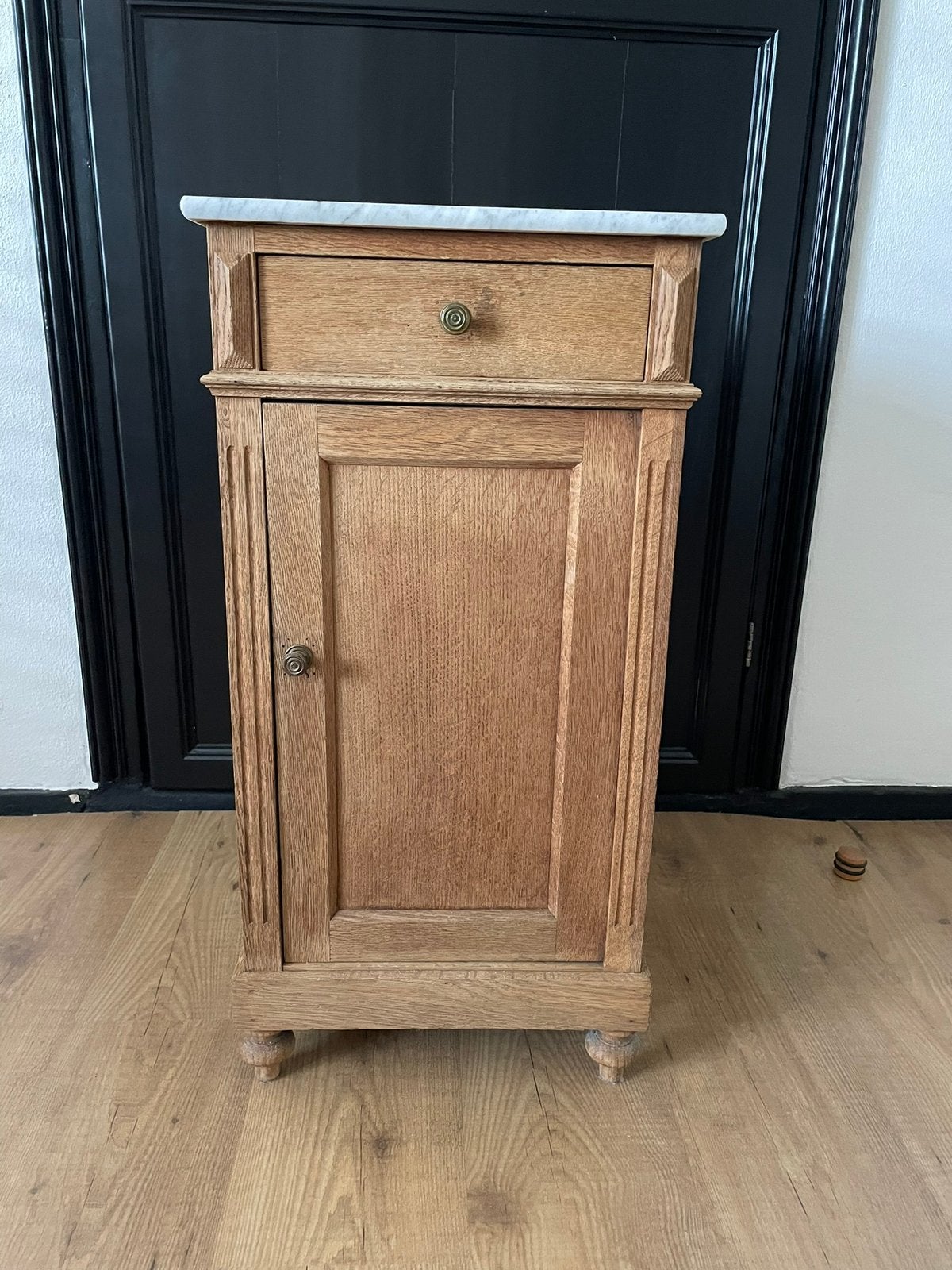 Antiek nachtkastje met marmeren blad, Ophalen, Zo goed als nieuw, Minder dan 45 cm, 70 cm of meer