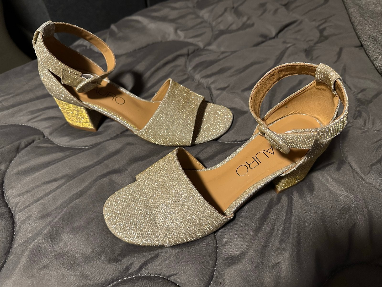 Gouden/zilveren glitter sandalen met blokhak - Maat 37, Kleding | Dames, Ophalen of Verzenden, Zo goed als nieuw, Overige kleuren