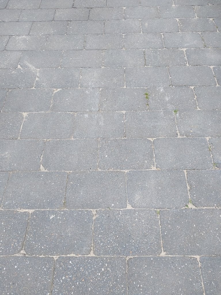 Gratis beton stenen ongeveer 4m + 4 opsluitbanden 5x15, Ophalen, Gebruikt, Klinkers, Minder dan 5 m²
