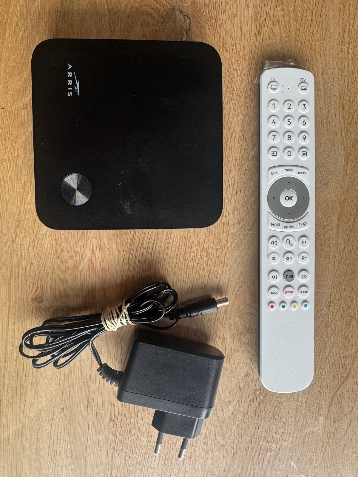 Arris VIP5202 KPN Decoder met afstandsbediening, Ophalen of Verzenden, Gebruikt, Decoder