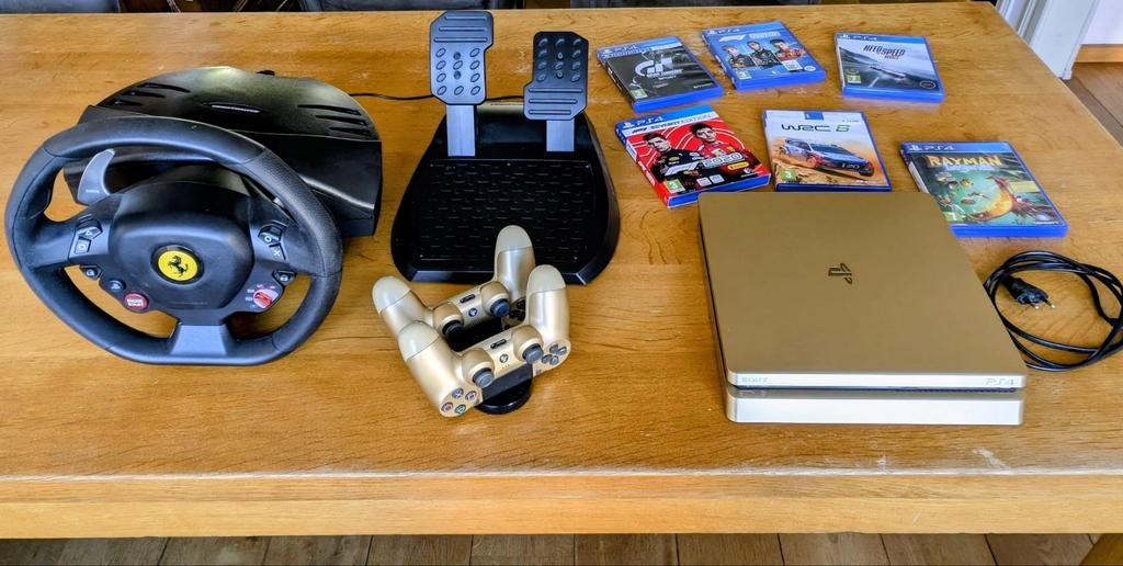 PS4 Slim Goud 500GB met racestuur, 2 controllers en games, Met 2 controllers, Ophalen of Verzenden, Zo goed als nieuw, Slim