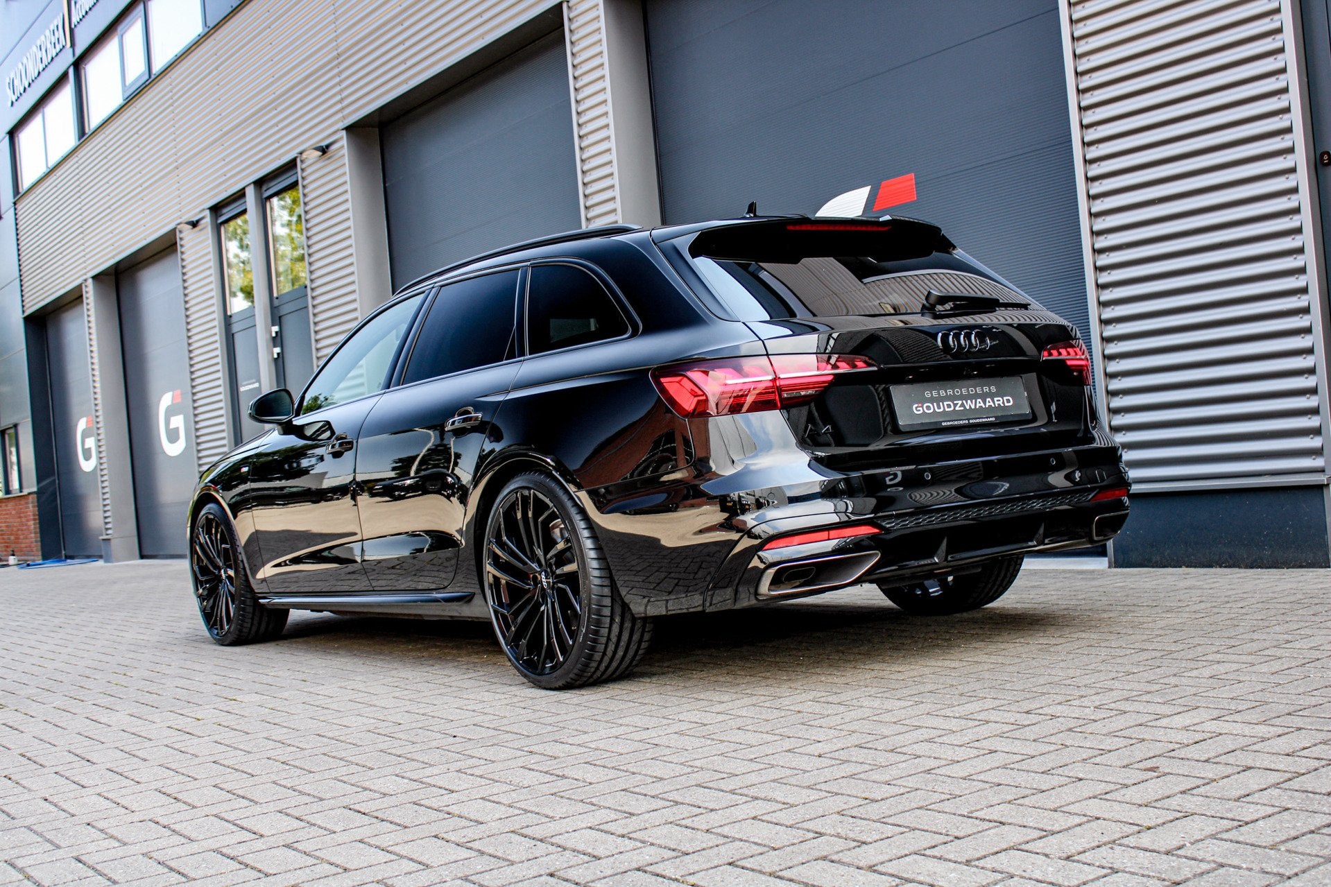 Audi A4 Avant 40 TFSI S edition Competition | 204PK | Pano |, Gebruikt, Zwart, 4 cilinders, 1984 cc