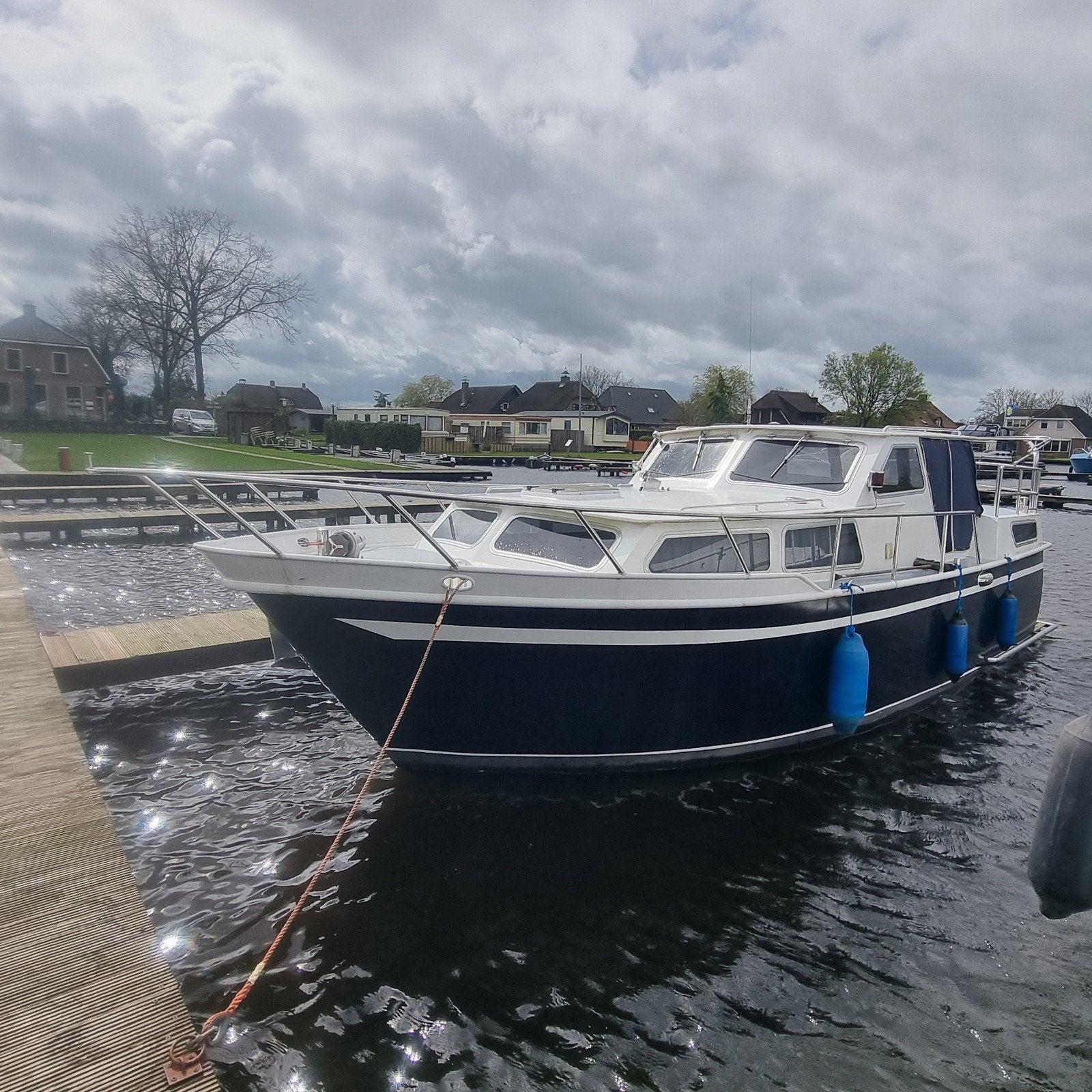 Unieke 9m boot met Mercedes motor en ligplaats bij Giethoorn, Ophalen of Verzenden