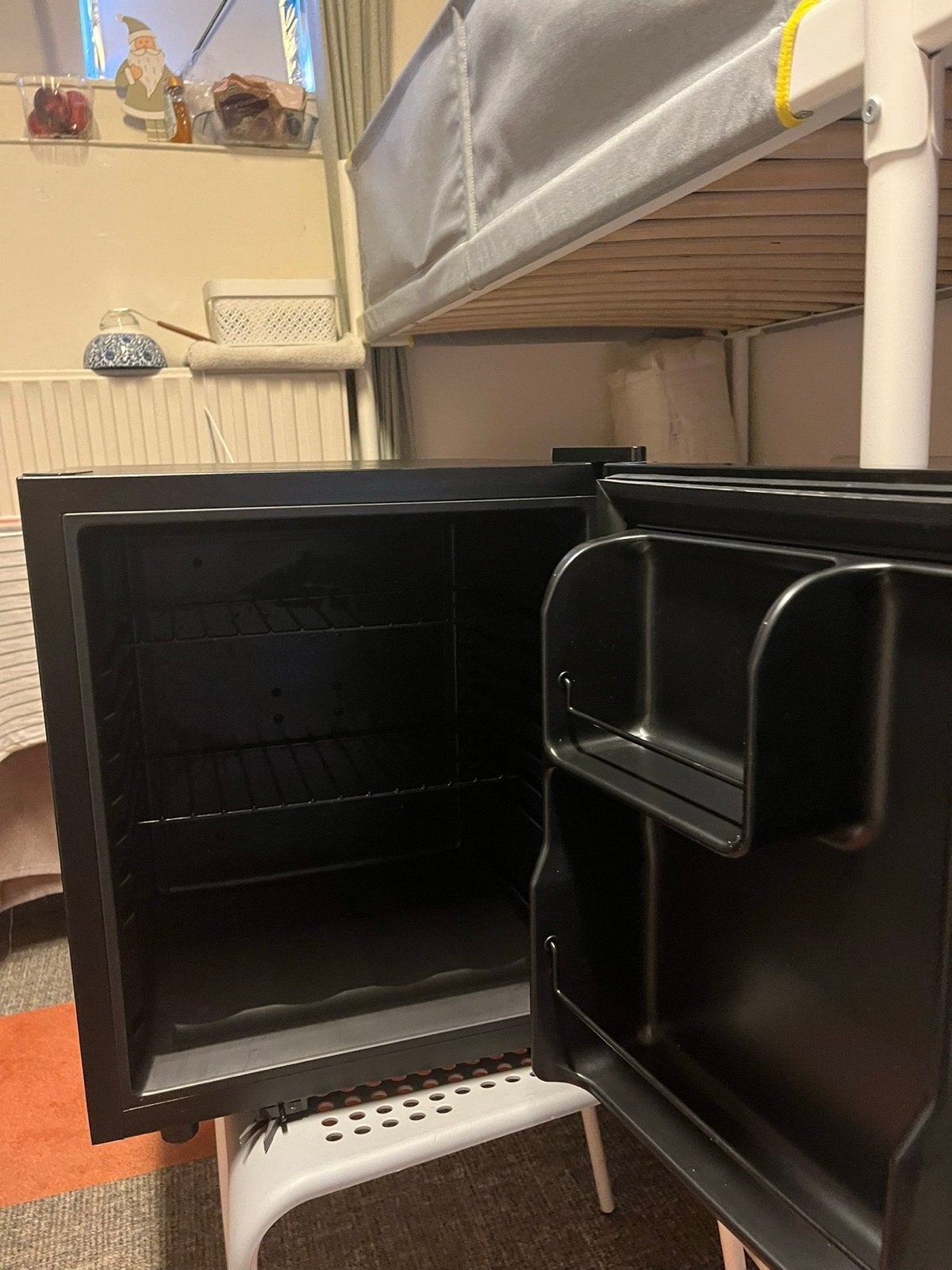 Compacte Metro minibar koelkast - Ideaal voor kleine ruimtes, Ophalen, Zonder vriesvak, Minder dan 45 cm, Minder dan 85 cm