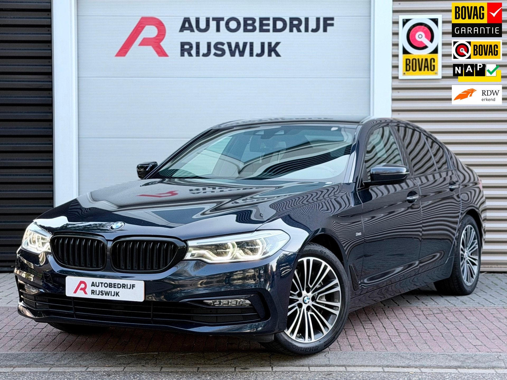 BMW 5-serie 540i High Executive Memory/Softclose/Sfeer, Auto's, Automaat, Gebruikt, Euro 6, Blauw