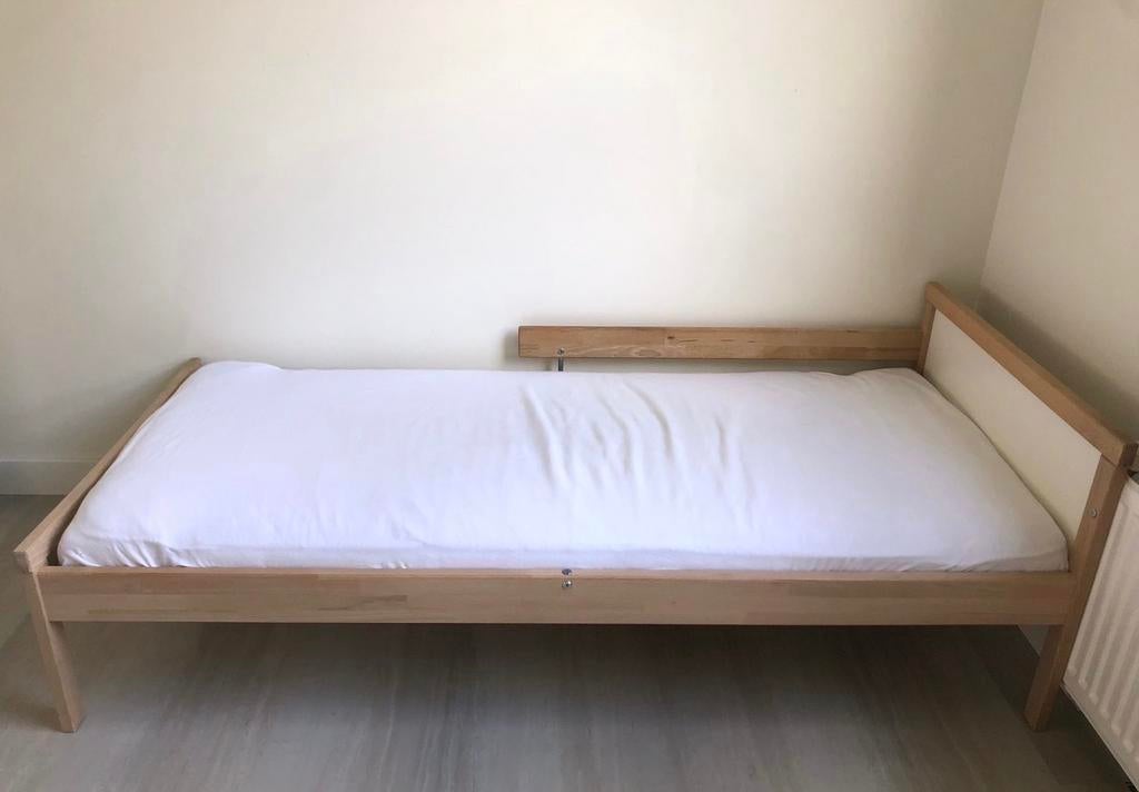 Stevig houten kinderbed met matras, Gebruikt, 70 tot 85 cm, Ophalen of Verzenden, Matras
