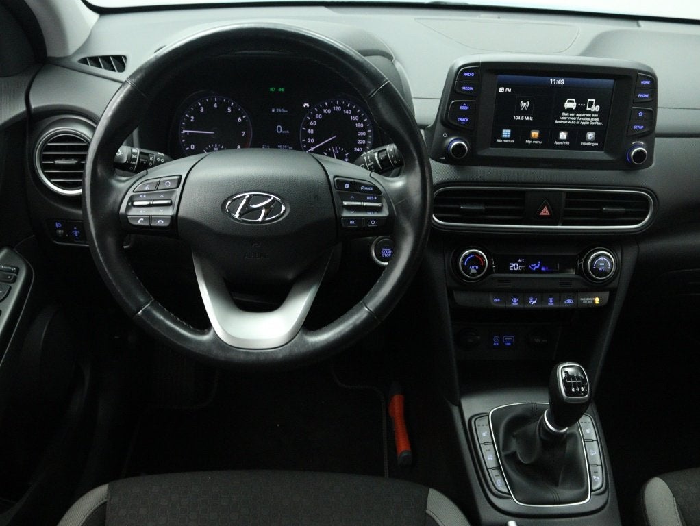 Hyundai KONA 1.0 T-GDI Essence luxe | Keyless | Carplay navi, Auto's, Keurmerk '100% Onderhouden', 12 maanden, Stof, Gebruikt