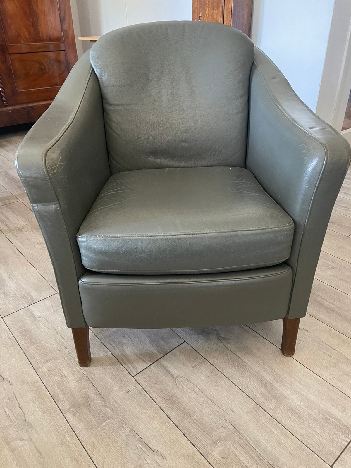Geleefde groen lederen fauteuil, Huis en Inrichting, Fauteuils, Ophalen, Gebruikt, Leer, 50 tot 75 cm