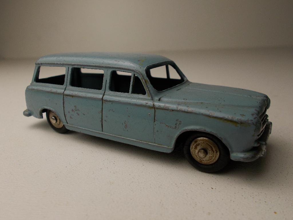 1958 Dinky Toys 24F FAMILIALE 403 PEUGEOT U5 Stationcar (B), Ophalen of Verzenden, Zo goed als nieuw, Auto, Dinky Toys
