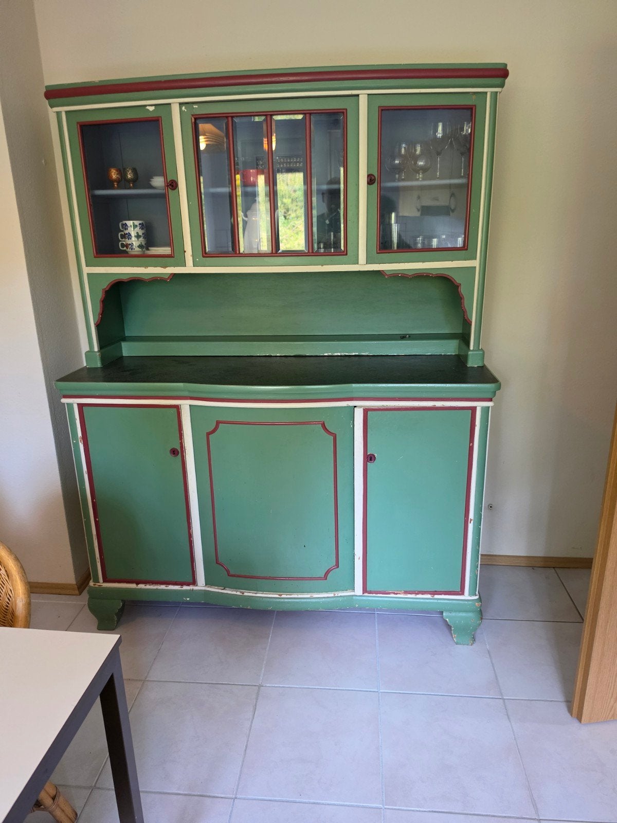 Mooie brocante buffetkast - Groen met rood en crème accenten, Ophalen, 100 tot 150 cm, Onbekend, Overige houtsoorten