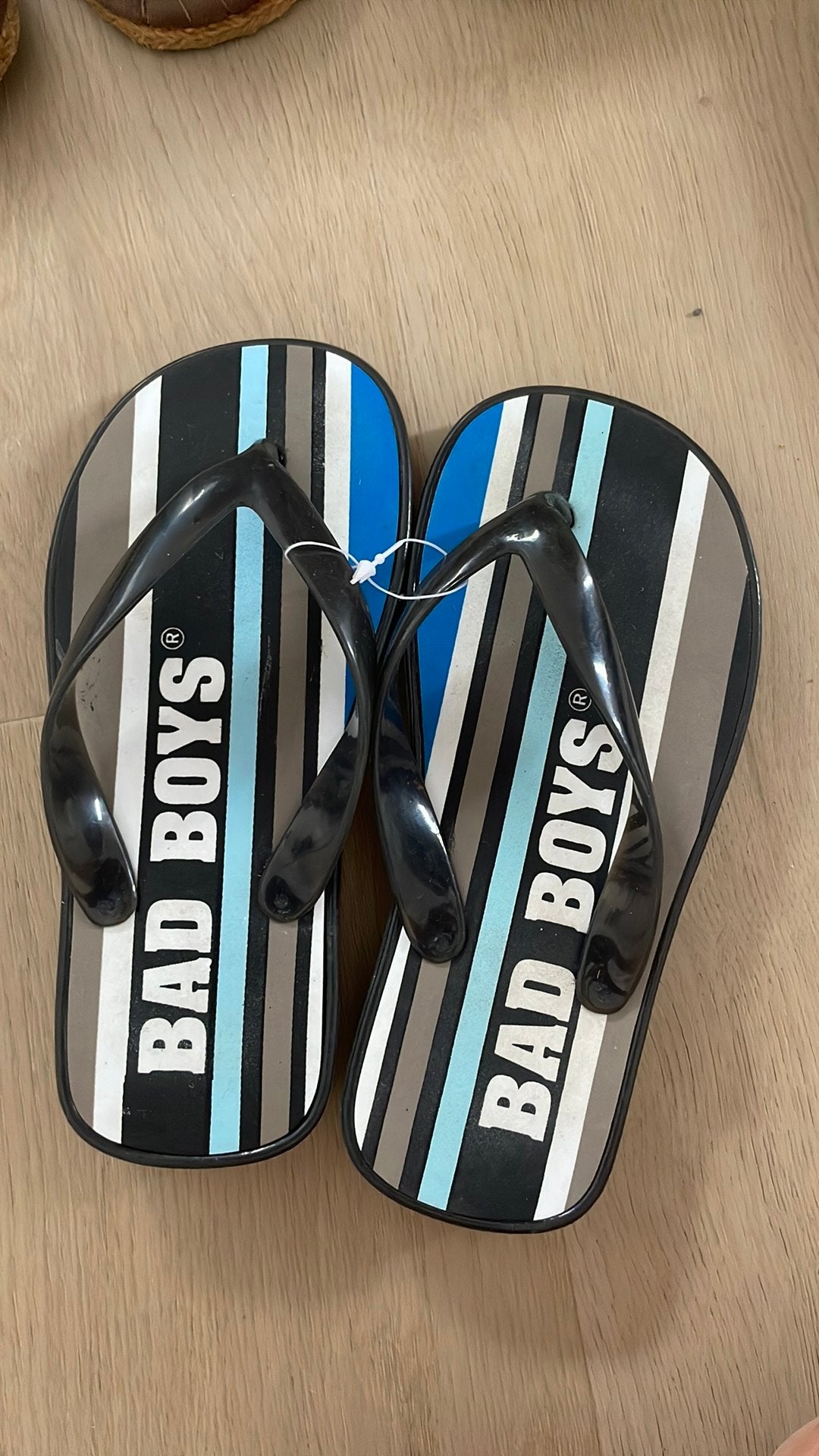 Nieuwe Kinder slippers mt 35 van bad boys, Overige typen, Nieuw, Ophalen of Verzenden, Jongen