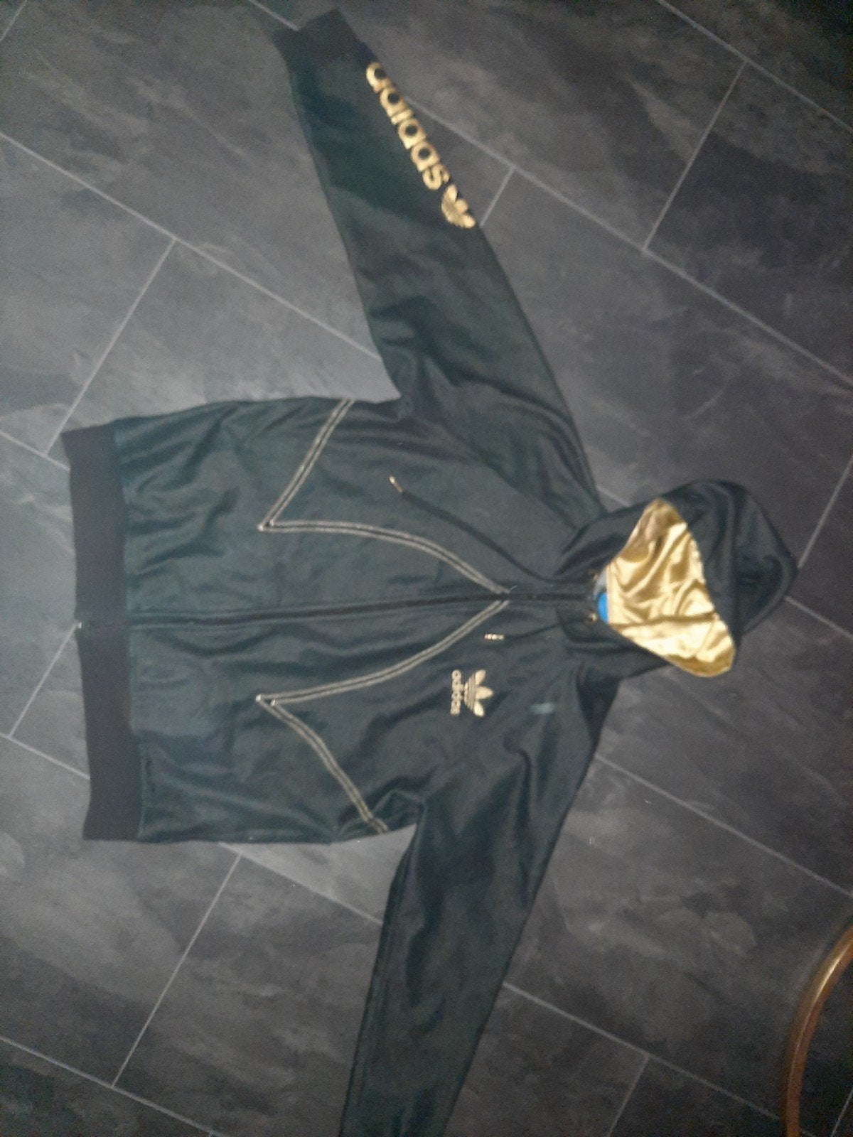 Adidas Denim heren jack met gouden accenten - Z.g.a.n. XL, Ophalen, Zwart, Maat 56/58 (XL), Zo goed als nieuw