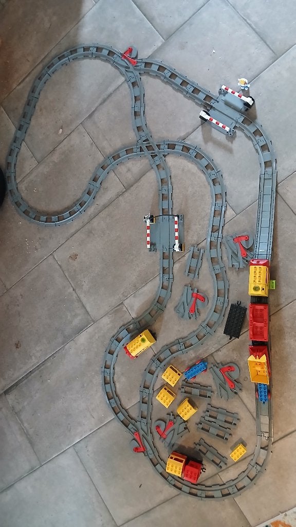 Lego duplo electrische trein 2x en treinrails, Kinderen en Baby's, Speelgoed | Duplo en Lego, Ophalen, Gebruikt, Duplo