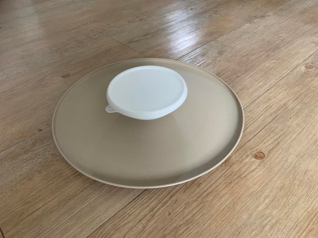 Vintage Tupperware retro hapjesschaal met afsluitbaar bakje, Tupperware, Schaal, Ophalen of Verzenden, Zo goed als nieuw