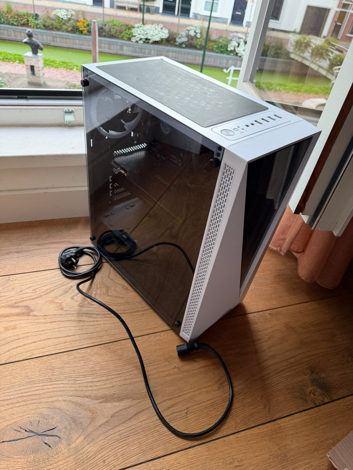 Titel: Witte Gaming PC | Gigabyte videokaart | Intel | SSD, Computers en Software, Ophalen of Verzenden, Zo goed als nieuw
