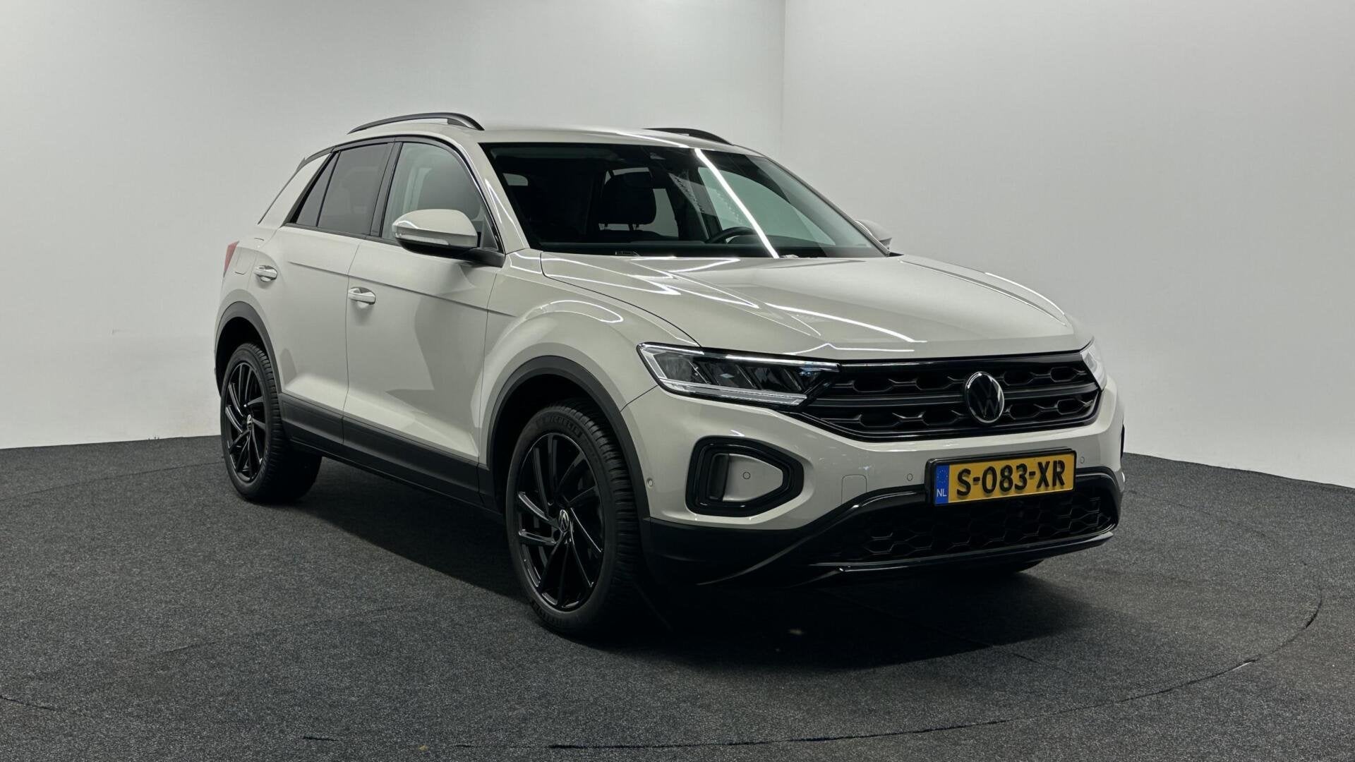 Volkswagen T-Roc 1.0 TSI Life Business CAMERA CARPLAY NAVI A, Voorwielaandrijving, Stof, Gebruikt, Euro 6