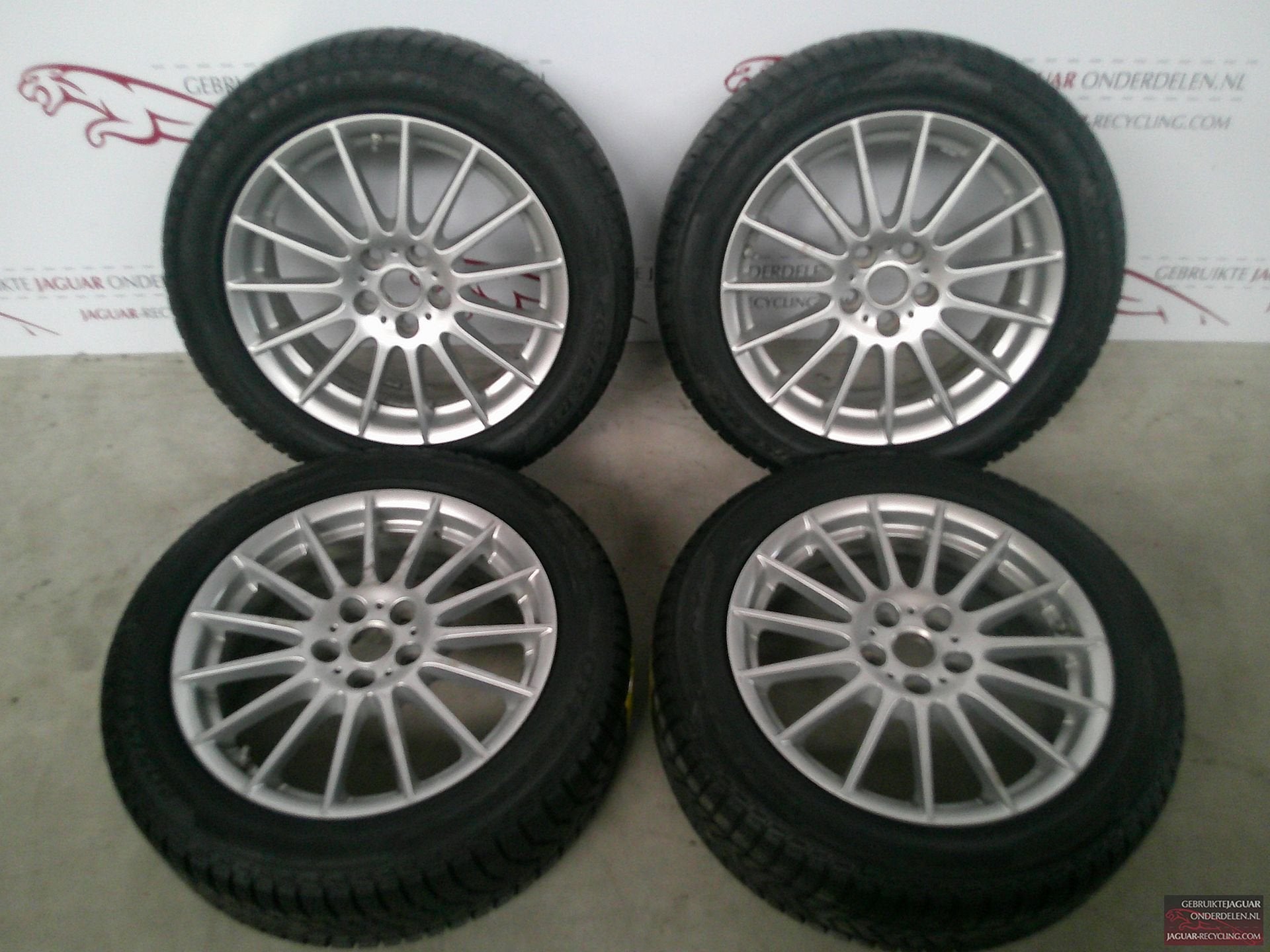 17" Jaguar XE velgen set met Pirelli winterbanden, Gebruikt, Velg(en), -, -