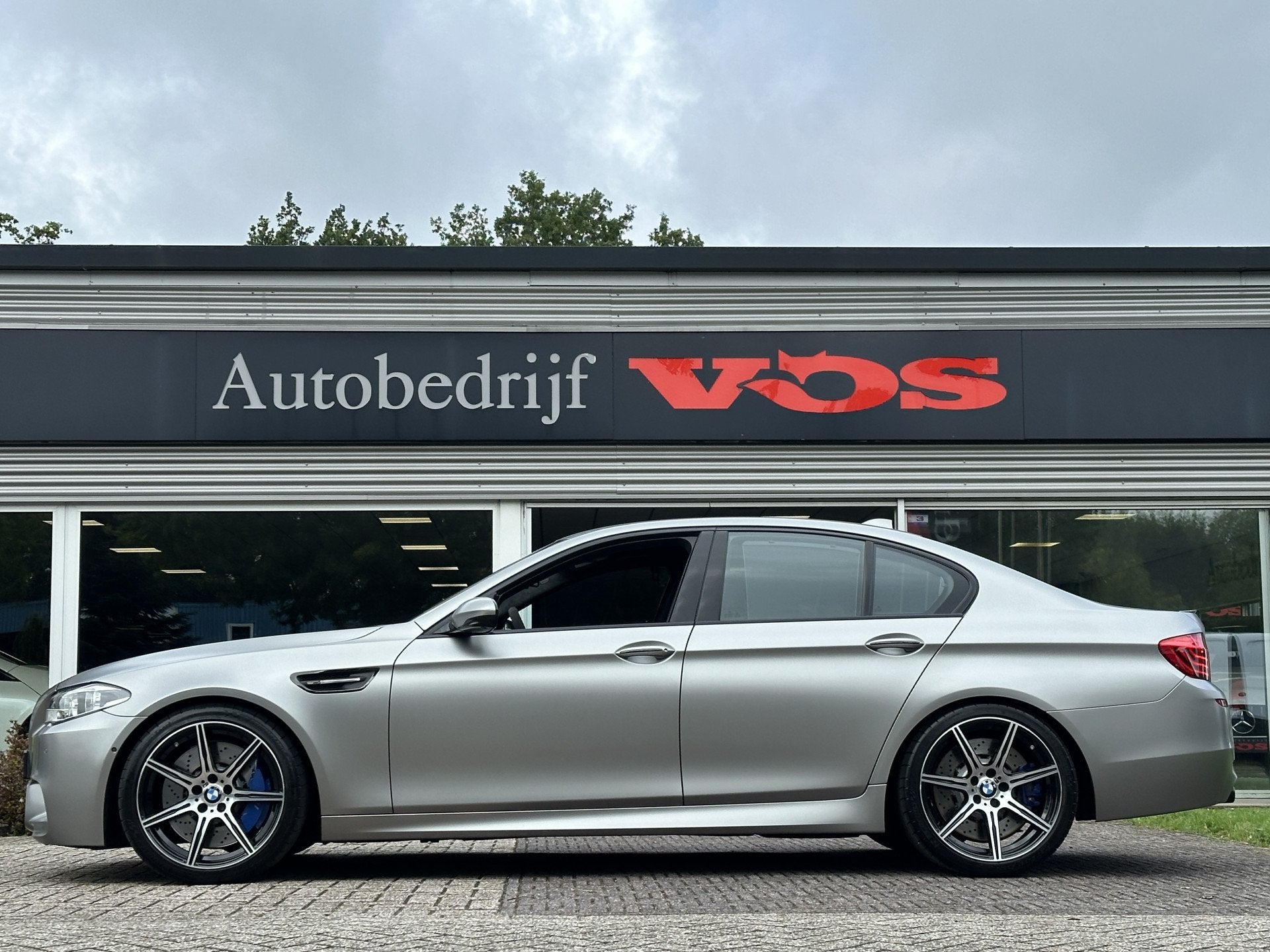 BMW 5 Serie M5 30 Jahre | 1 of 300 | NL Auto | Collectors it, Auto's, Automaat, Achterwielaandrijving, Gebruikt, 2000 kg