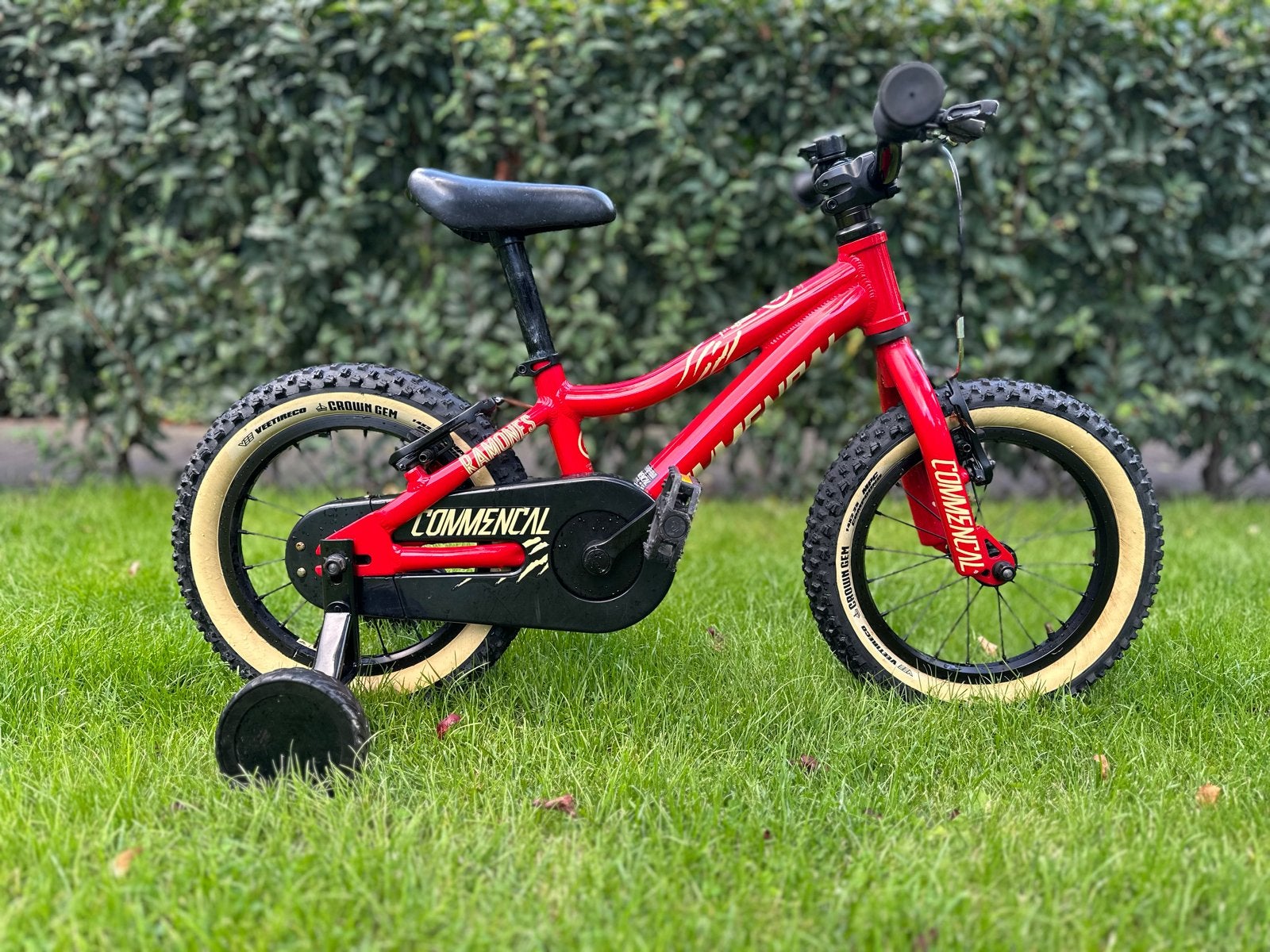 Commencal Ramones 14 inch kinderfiets met zijwieltjes, Ophalen, Gebruikt, Minder dan 16 inch, Zijwieltjes