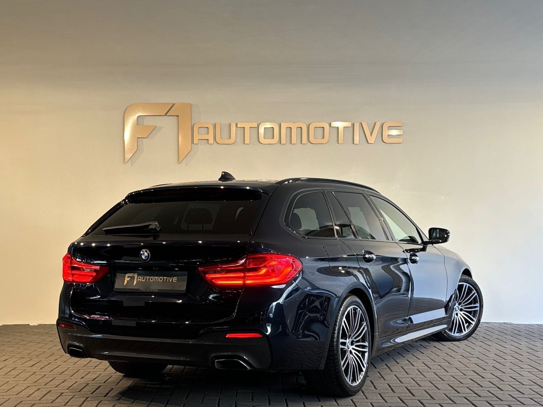 BMW 5-serie Touring 530i xDrive M Sport High Ex Pano|Sfeer, Automaat, 1998 cc, 15 km/l, Gebruikt