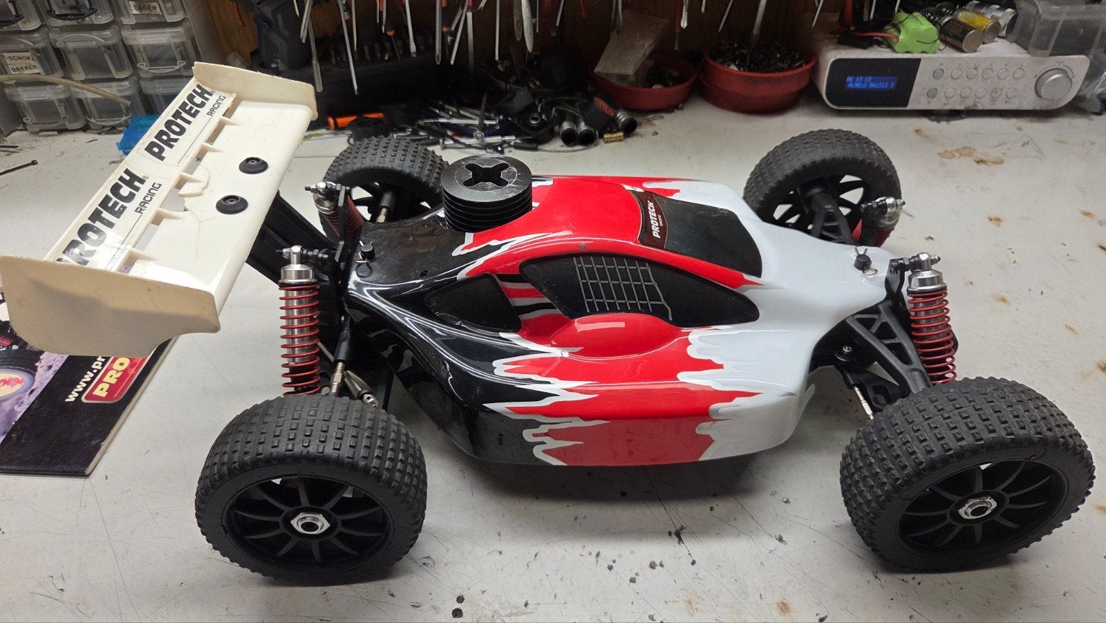 te koop mooie protech yada, Gebruikt, Auto offroad, Ophalen of Verzenden, Schaal 1:8