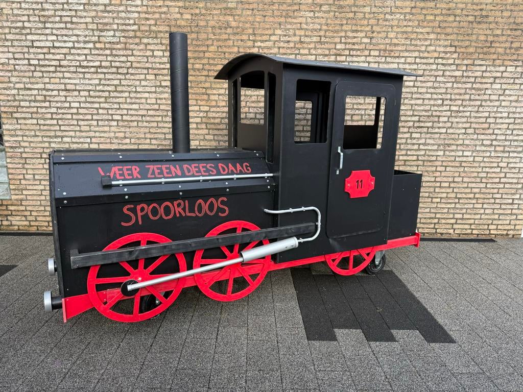 Carnavalswagen locomotief, Hobby en Vrije tijd, Feestartikelen, Zo goed als nieuw, Overige typen, Carnaval, Ophalen