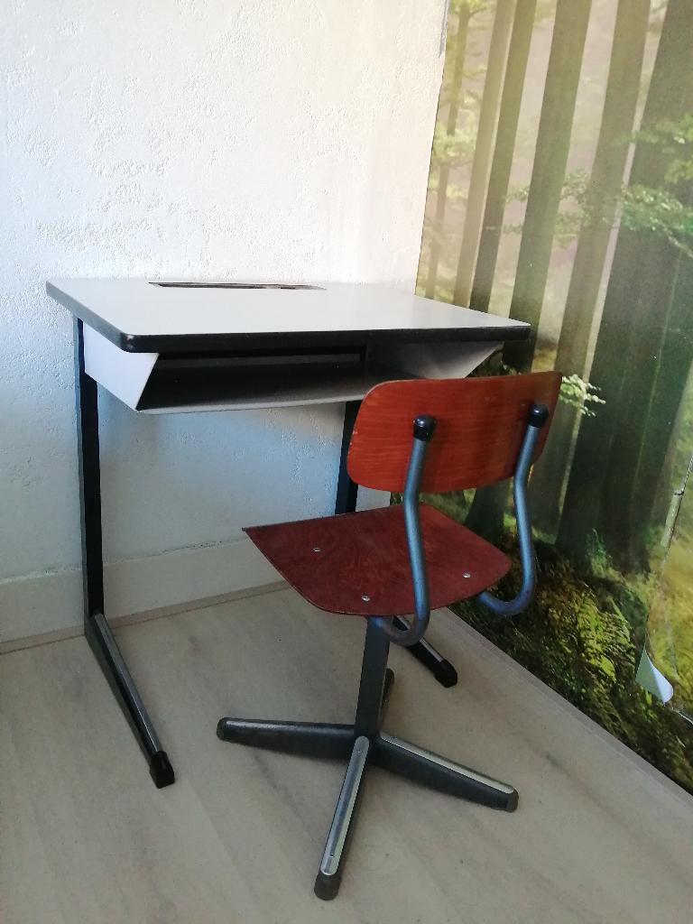 Vintage schooltafeltje en stoeltje, Kinderen en Baby's, Kinderkamer | Tafels en Stoelen, Ophalen, Gebruikt, Stoel(en)