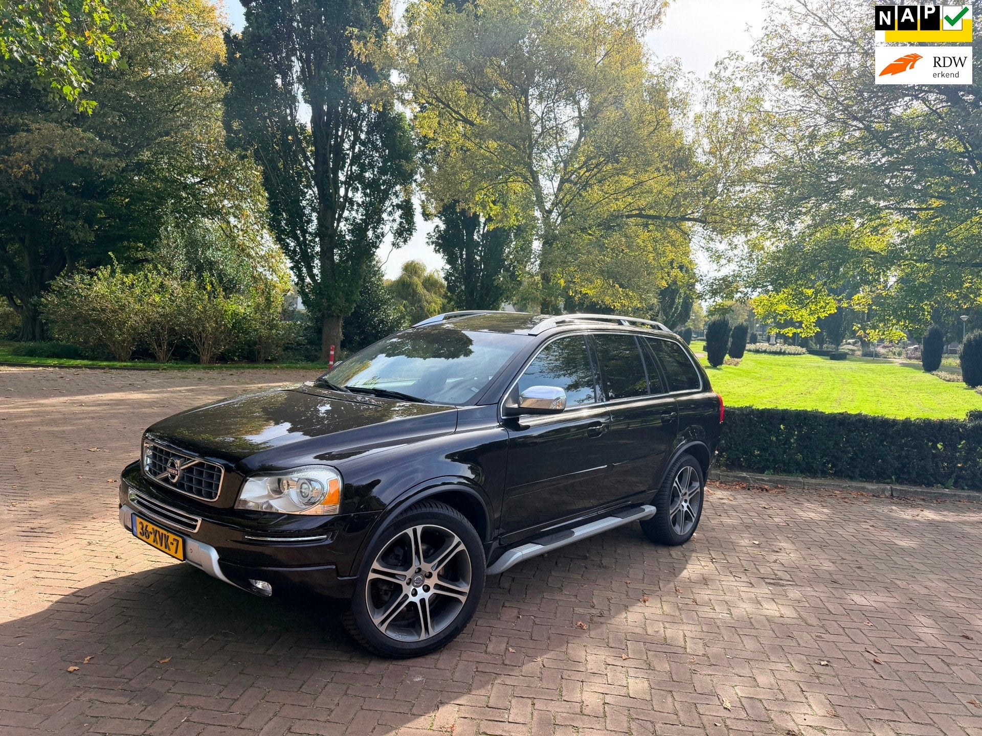 Volvo XC90 2.4 D5 Limited Edition | 7zit | Dakraam | PDC | N, Auto's, Euro 5, Gebruikt, 255 €/maand, 7 stoelen