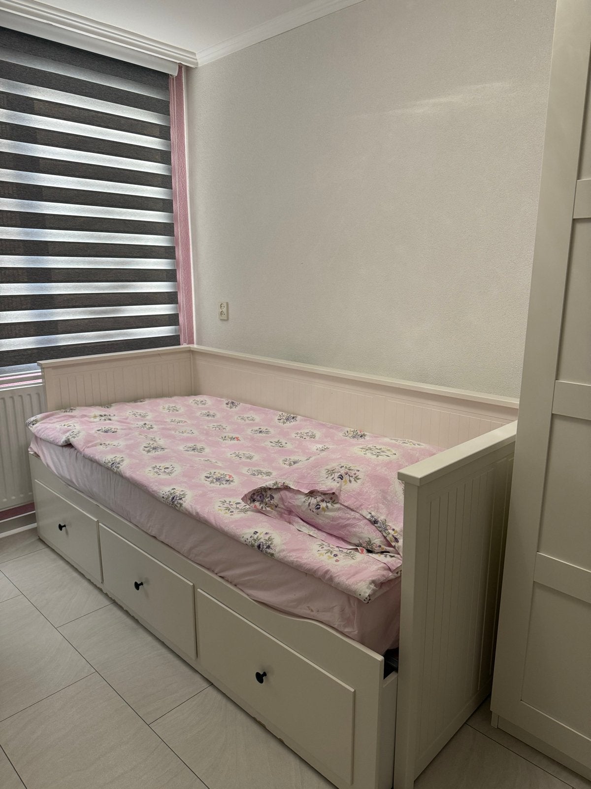 Ikea Hemnes bedbank met 3 lades - Wit, Huis en Inrichting, Slaapkamer | Bedden, Ophalen, Gebruikt, Eenpersoons, Wit
