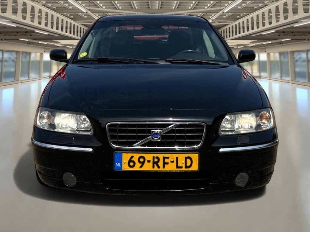 Volvo S60 2.5T Summum CarPlay, Leder interieur, trekhaak, el, Voorwielaandrijving, Gebruikt, S60, Handgeschakeld