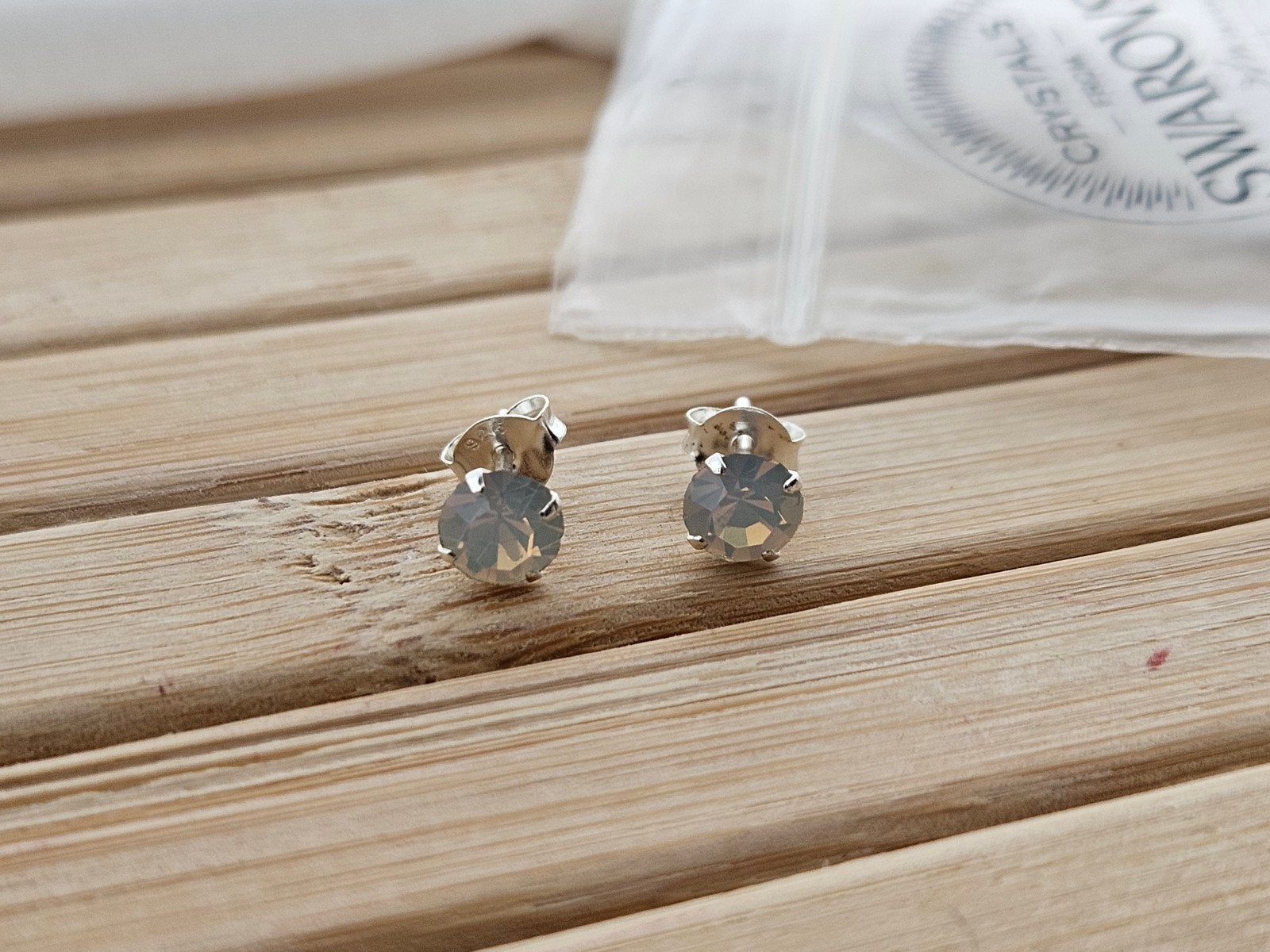 Sterling zilveren oorknopjes met opaal Swarovski kristal, Met kristal, Blauw, Nieuw, Ophalen of Verzenden