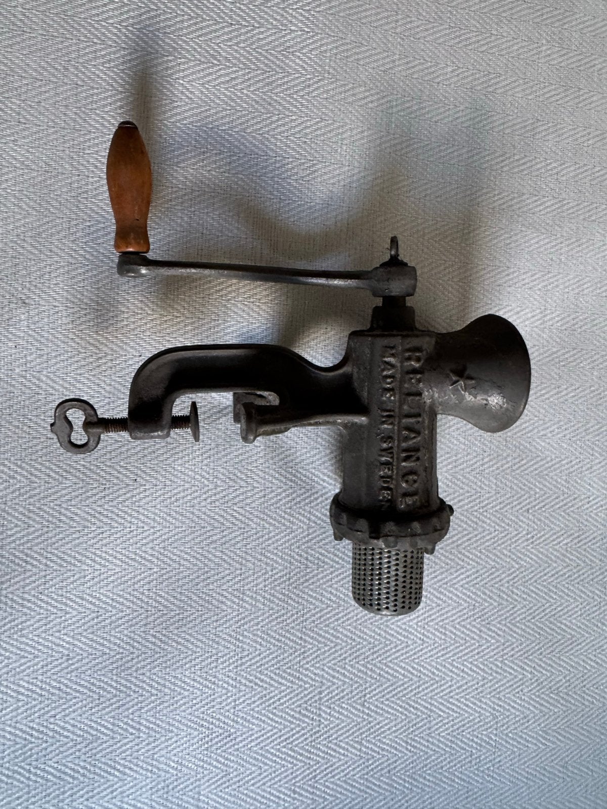 Antieke Husqvarna Vleesmolen - Made in Sweden, Antiek en Kunst, Ophalen
