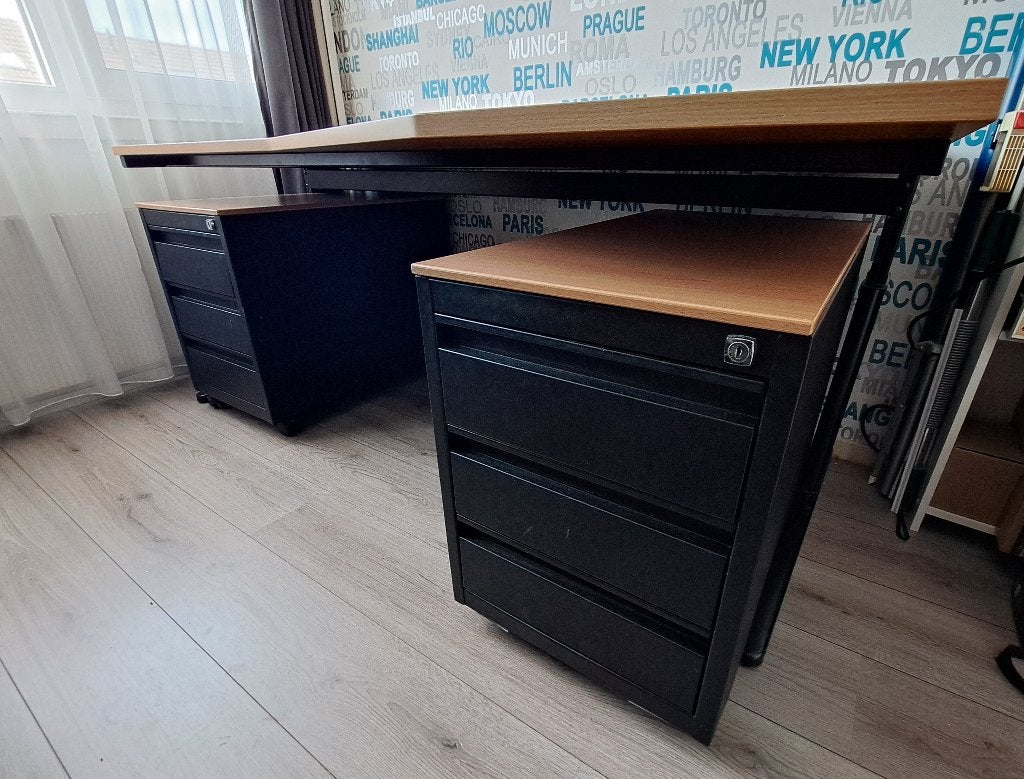 Design bureau met bijpassende ladenblokken en kastje., Huis en Inrichting, Bureaus, Ophalen, Met wielen, Gebruikt, Bureau-kast combinatie