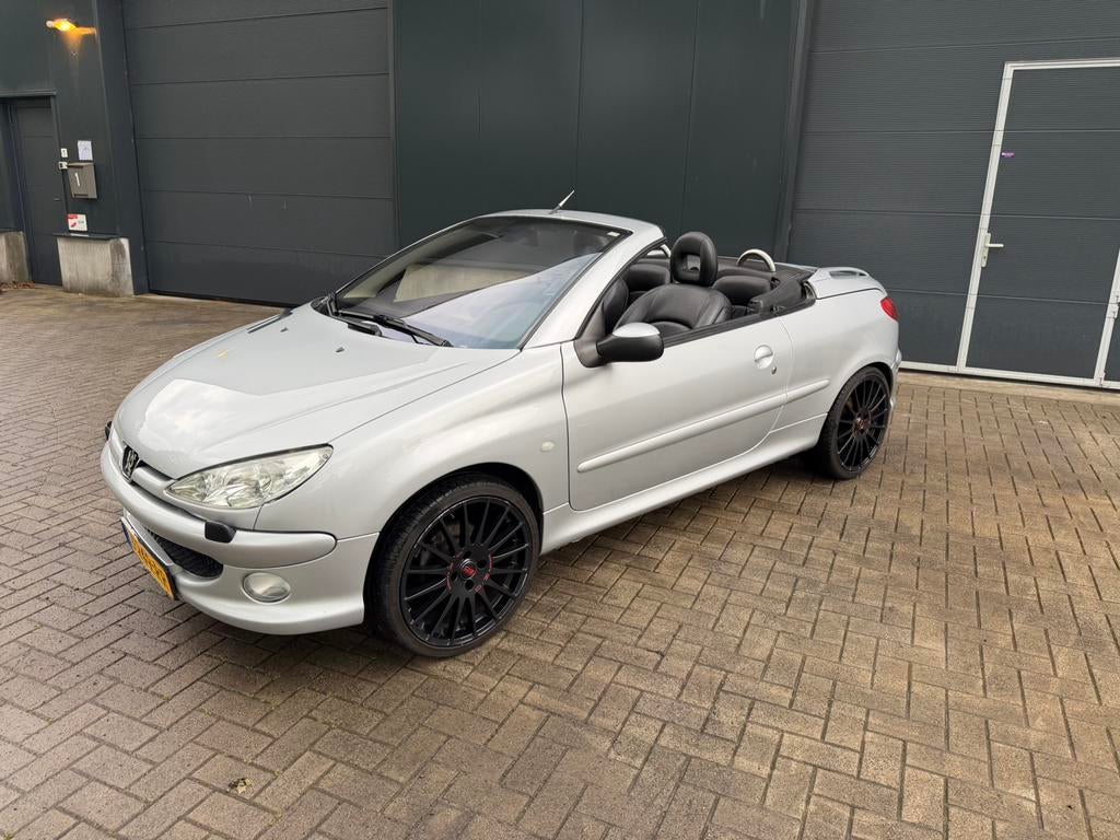 Peugeot 206 2.0 16V CC 2004 Grijs, Auto's, 136 pk, Zwart, 4 cilinders, Cabriolet