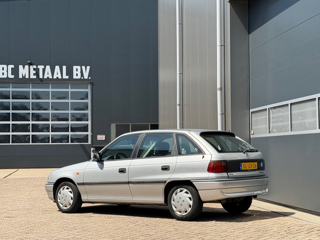 Opel Astra 1.6i Edition bj.1998 Invalide aanp|Apk 6-2027., Gebruikt, 4 cilinders, Origineel Nederlands, Grijs