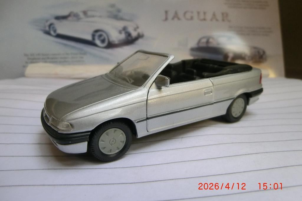 Mikro Opel Astra cabrio 1:43, Hobby en Vrije tijd, Modelauto's | 1:43, Ophalen of Verzenden, Zo goed als nieuw, Auto, Overige merken