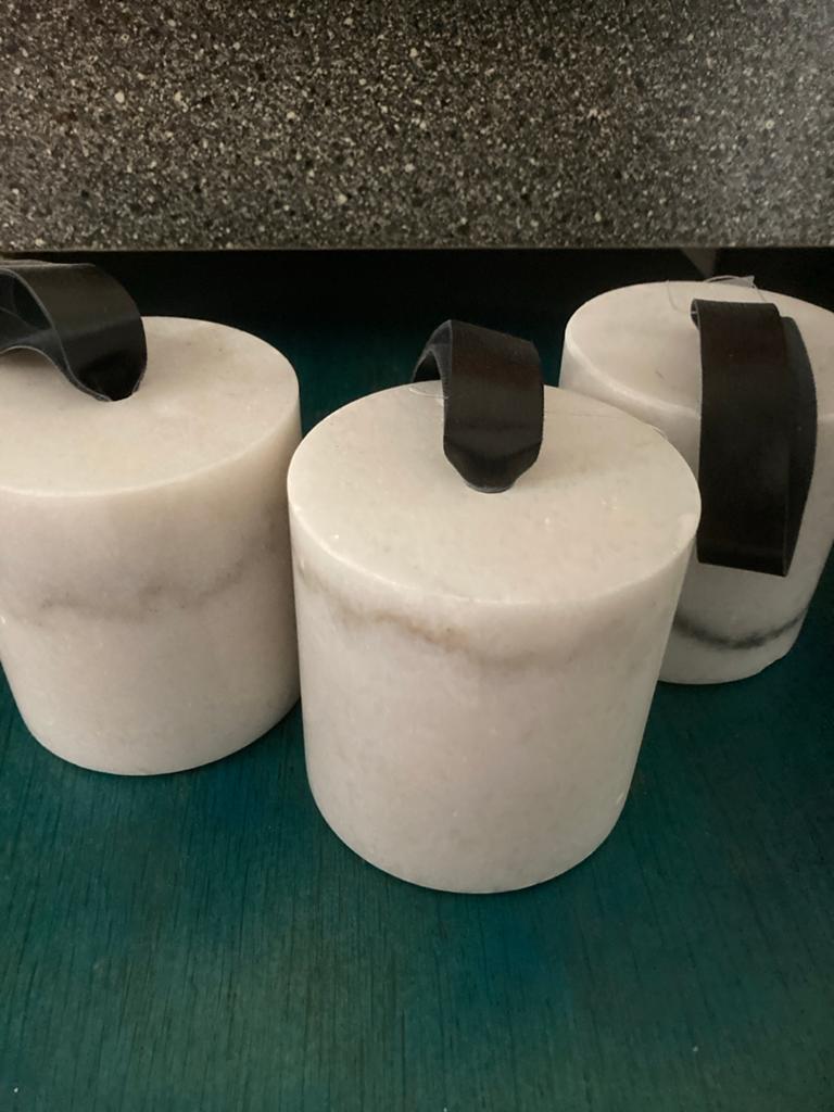 3 massief wit marmeren deurstoppers / beeldjes basement, Ophalen of Verzenden, Gebruikt, Binnen