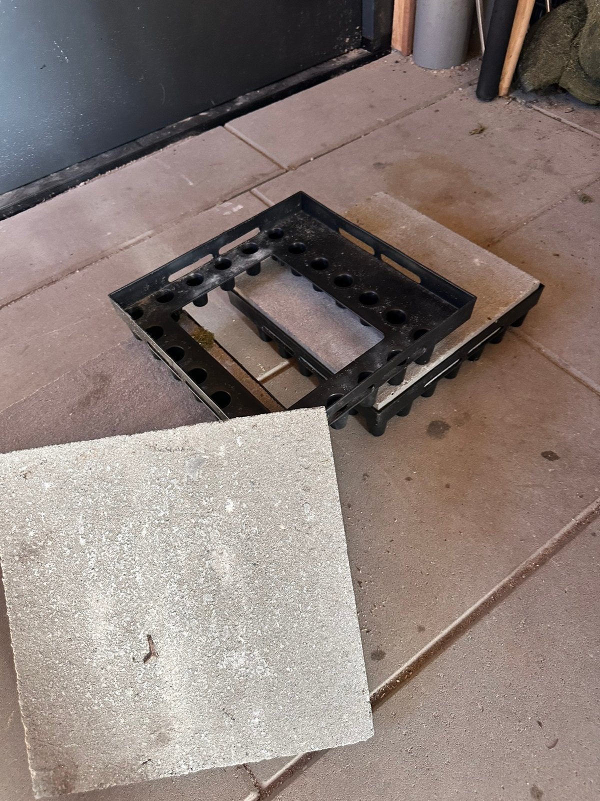 3 stuks tegels 30x30 op noppen, Ophalen, Nieuw, Overige materialen
