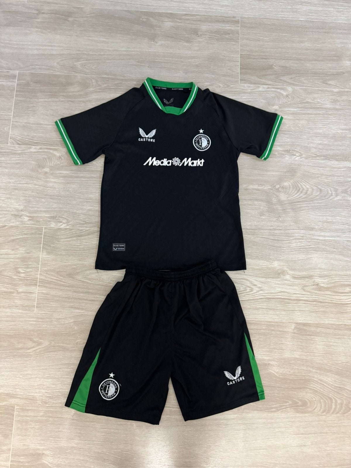 Feyenoord 24-25 uit tenue, Ophalen of Verzenden, Zo goed als nieuw, Jongen of Meisje, Sport- of Zwemkleding