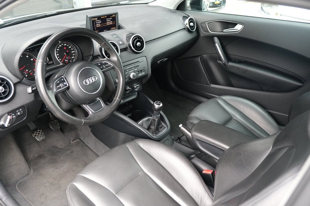 Audi A1 1.2 TFSI Ambition Pro Line Business 86PK Navi Leder, Auto's, Audi, Voorwielaandrijving, Euro 5, 86 pk, 4 cilinders