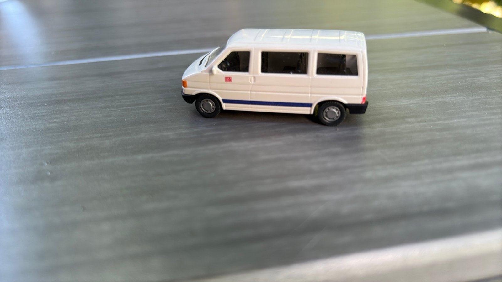 DB. VOLKSWAGEN BUSJE PERSONEN VERVOER.HO 1:87, Ophalen of Verzenden, Zo goed als nieuw
