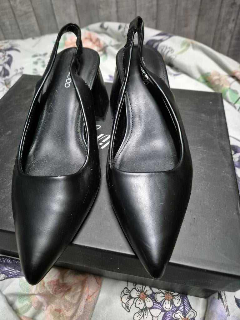 Nieuw pumps met hak en band mt 35, Ophalen, Zo goed als nieuw, Zwart